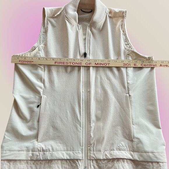 Adidas women’s running vest size M. Cream/ivory color. Full front zip. - Picture 10 of 12